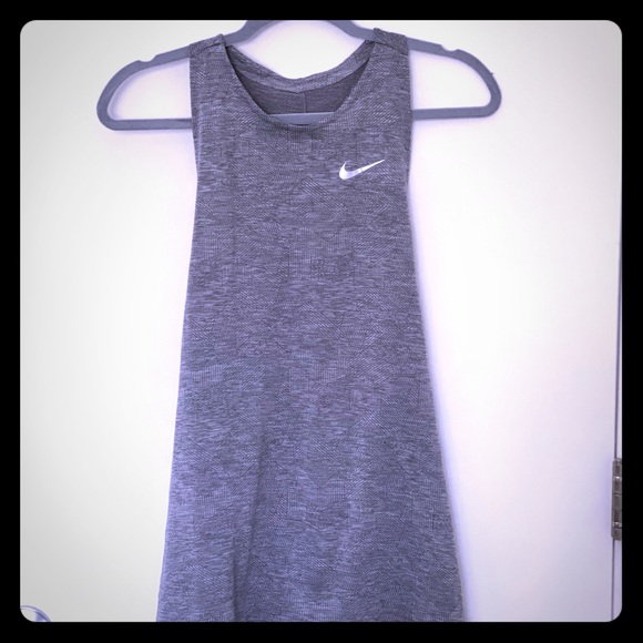 Nike Tops - Tie back Nike Top